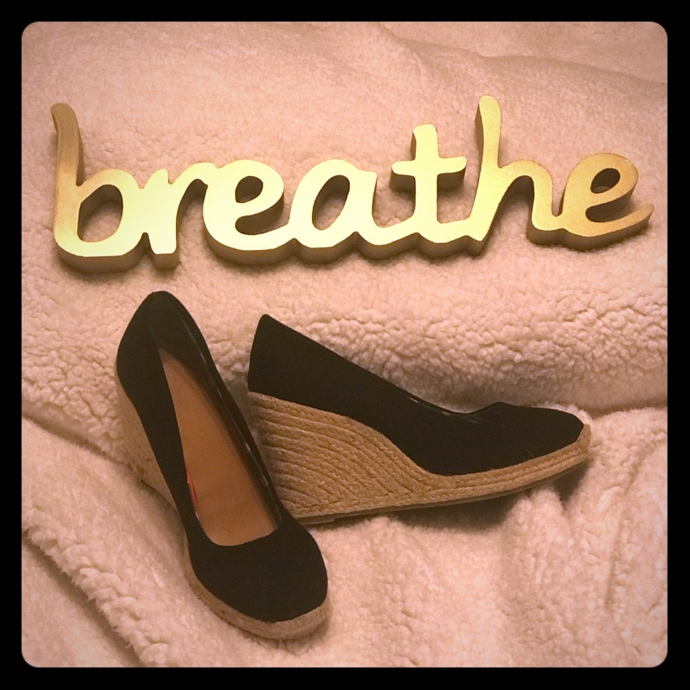 🖤Cute Merona close toed black wedges🖤 Sz7